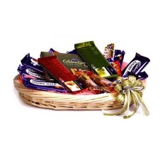 MIX CHOCOLATES BASKET ( WILL DELIVER WITH FLOWER OR CAKE ONLY )